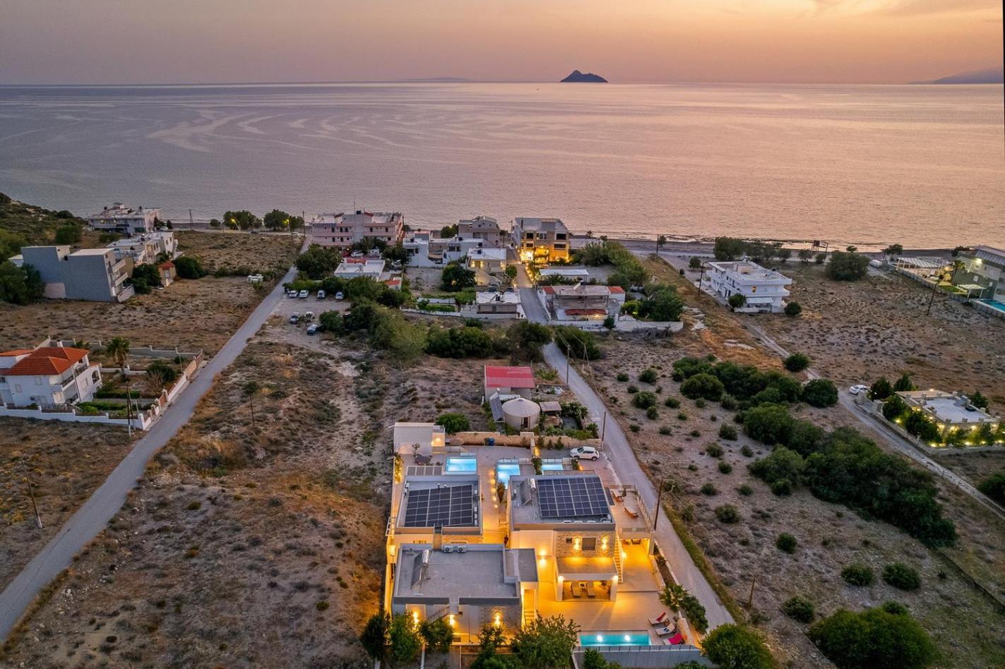 Ammokrinos Luxury Homes,150M From The Beach Kalamaki  Exterior photo
